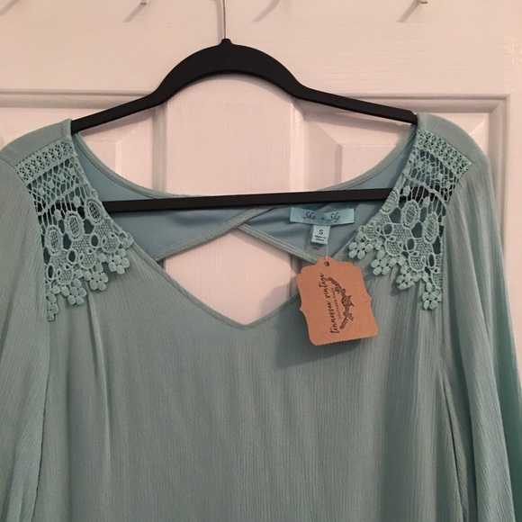 Boutique dress, with tags - Picture 3 of 4